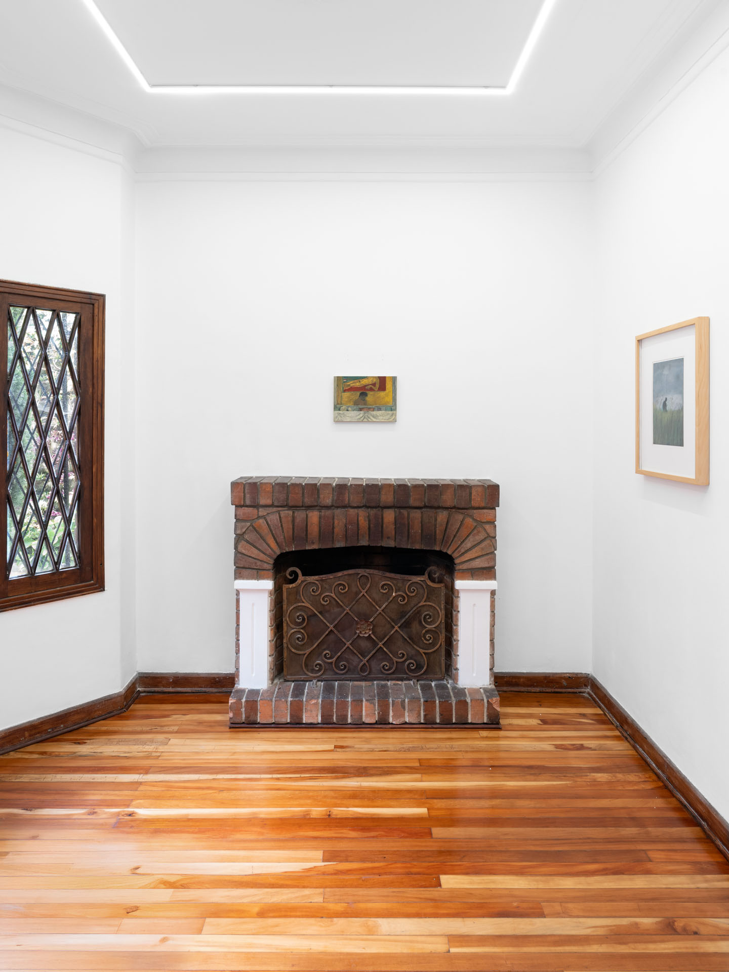 Installation view of Pactos con sombras y fantasmas at Galerie Hugo Dufon, Bogotá, featuring works by Antonio Imedio and Felipe Barreiro Carvajal.